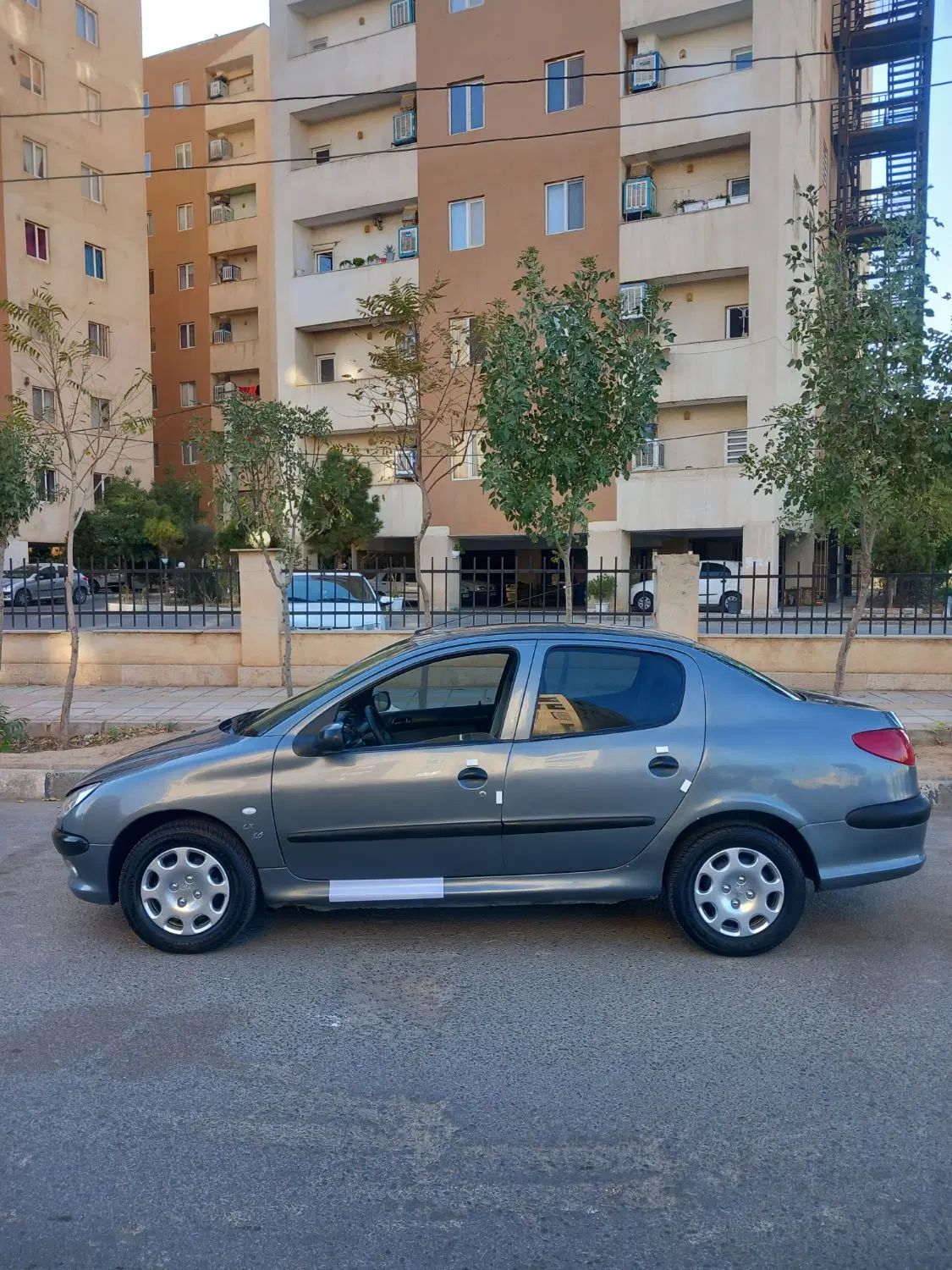 پژو ۲۰۶ صندوق دار v8 - 1389