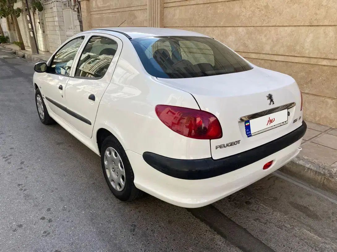 پژو ۲۰۶ صندوق دار v8 - 1394