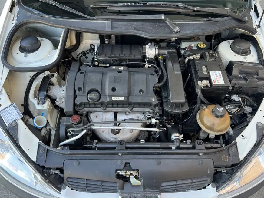 پژو ۲۰۶ صندوق دار v8 - 1393