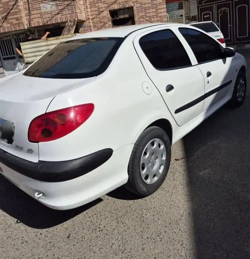 پژو ۲۰۶ صندوق دار v8 - 1396