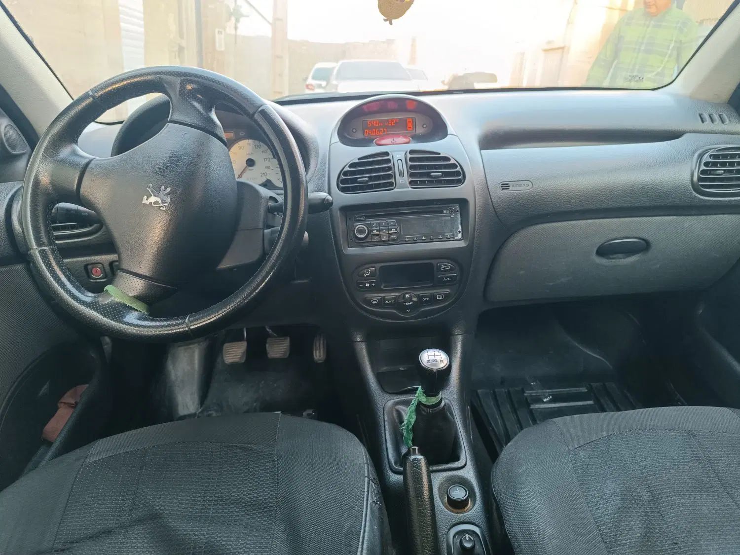 پژو ۲۰۶ صندوق دار v8 - 1392