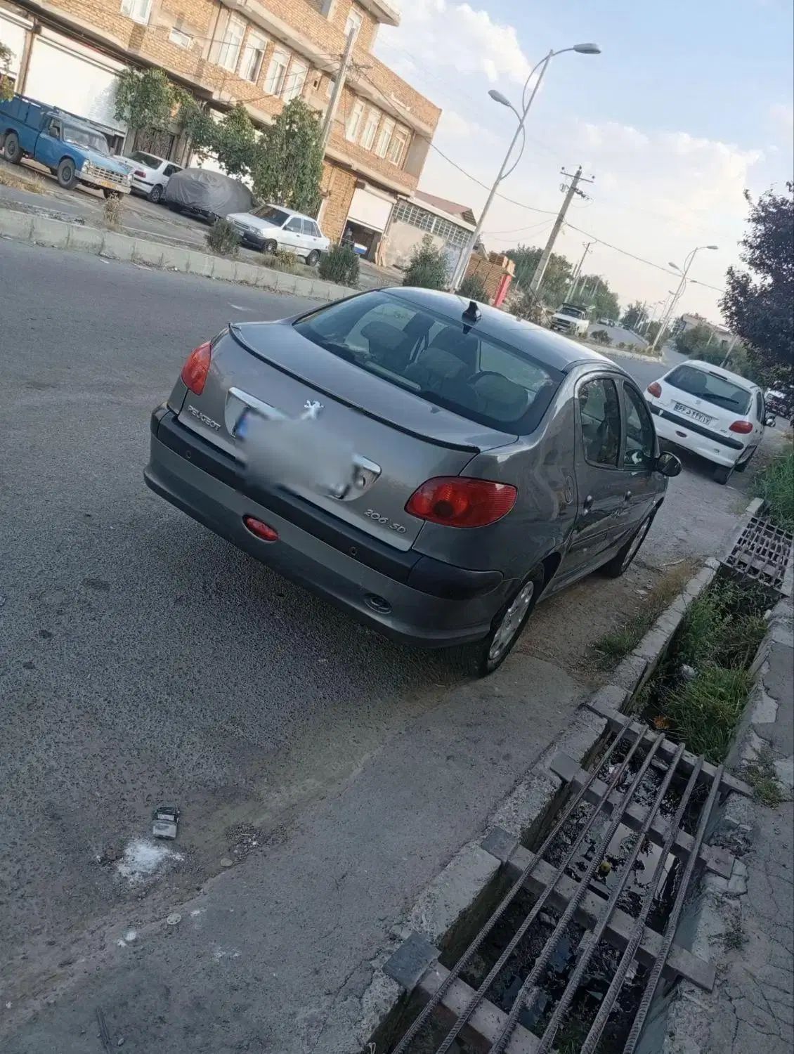 پژو ۲۰۶ صندوق دار v8 - 1395