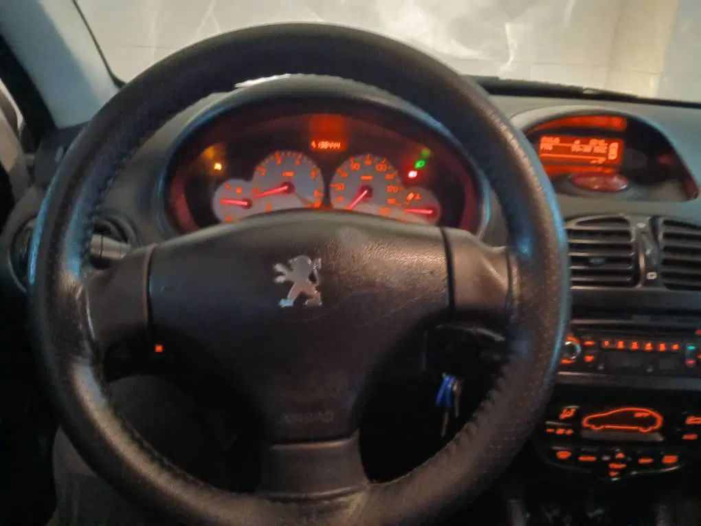 پژو ۲۰۶ صندوق دار v8 - 1396