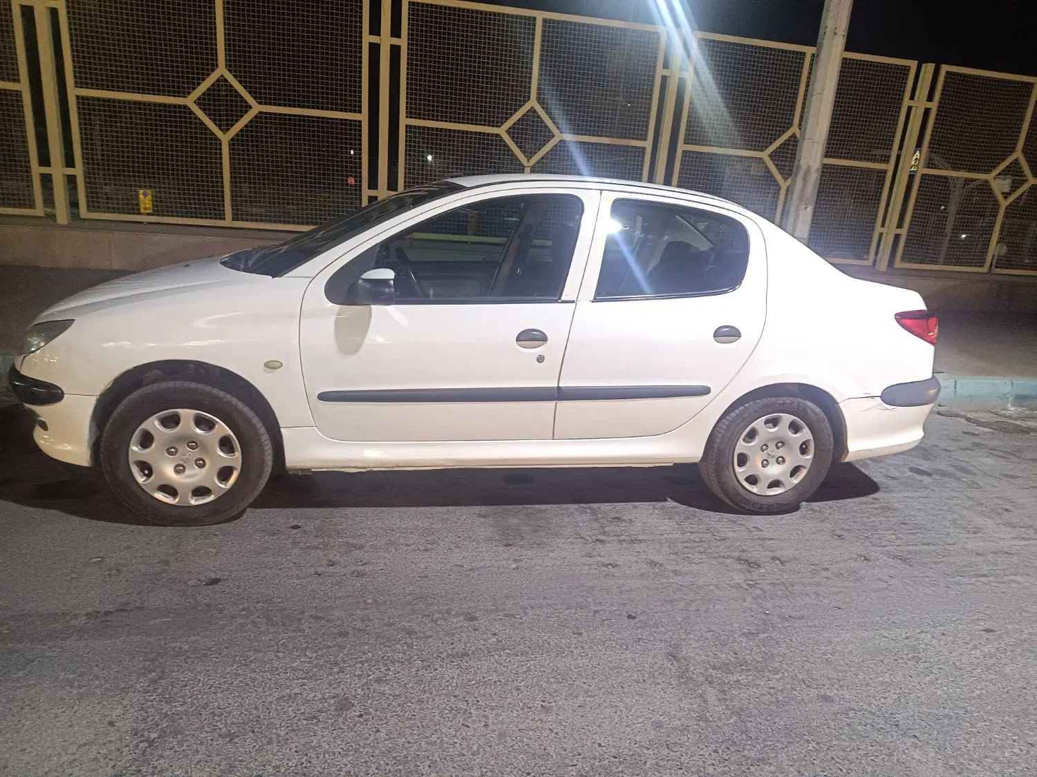 پژو ۲۰۶ صندوق دار v8 - 1390