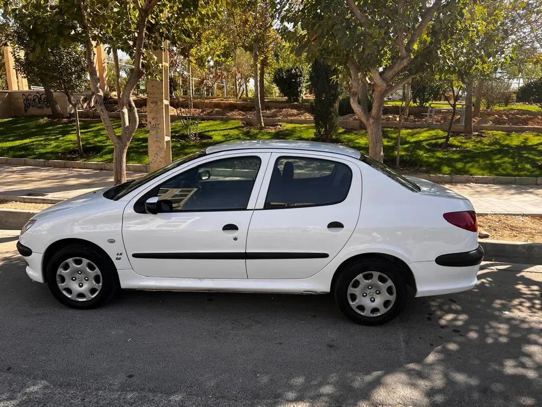 پژو ۲۰۶ صندوق دار v8 - 1396