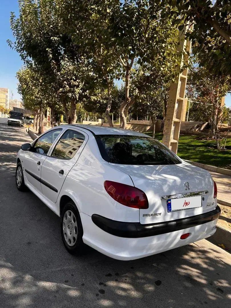 پژو ۲۰۶ صندوق دار v8 - 1396