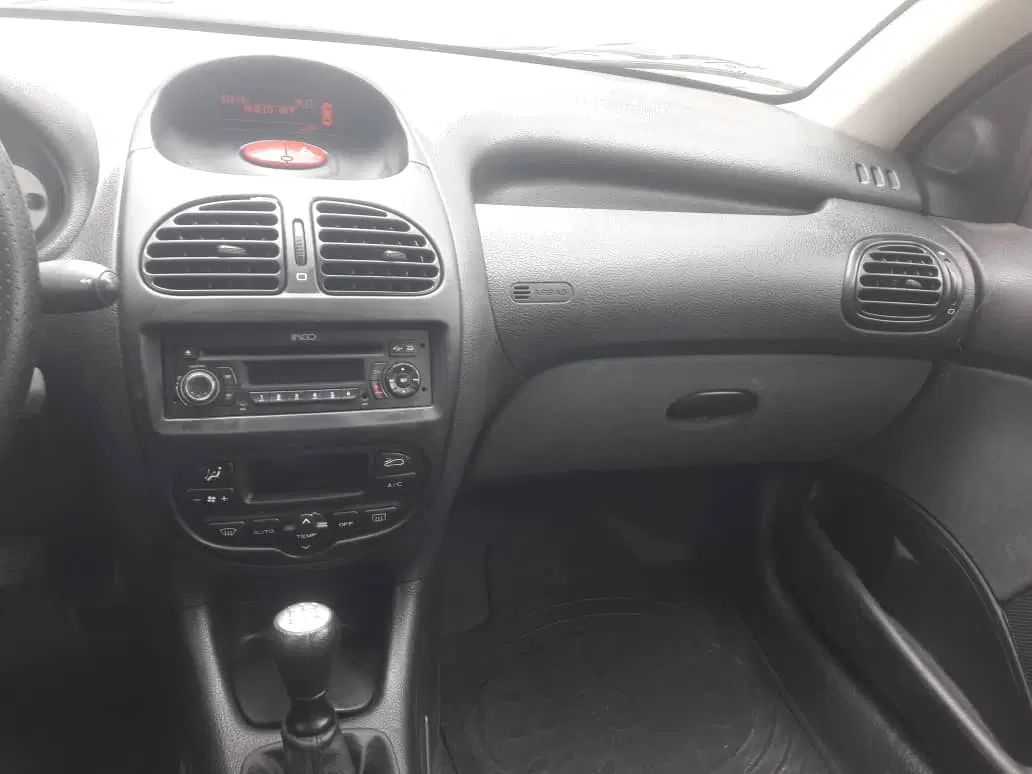 پژو ۲۰۶ صندوق دار v8 - 1396