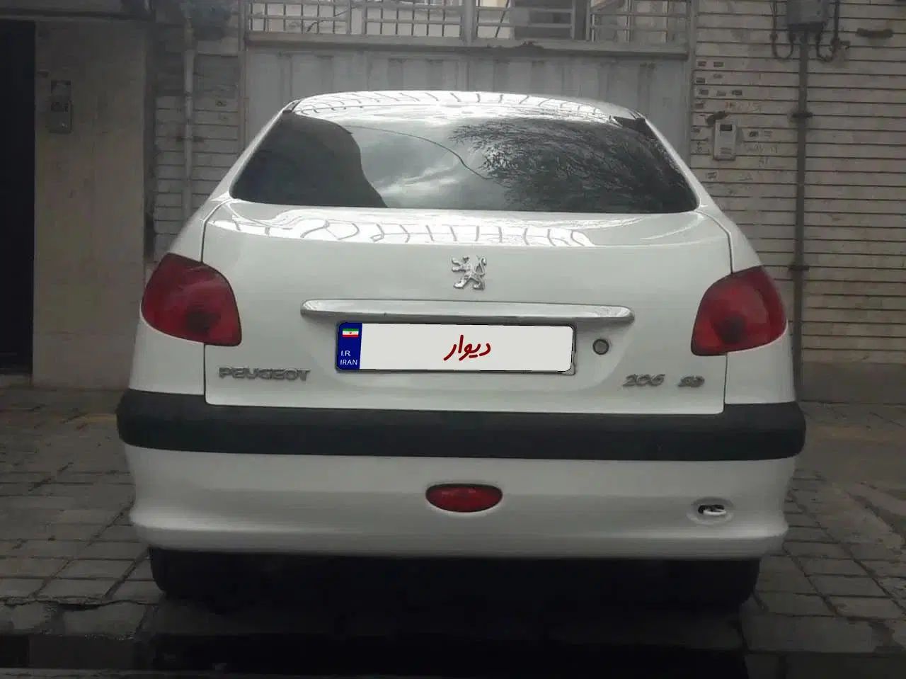 پژو ۲۰۶ صندوق دار v8 - 1396