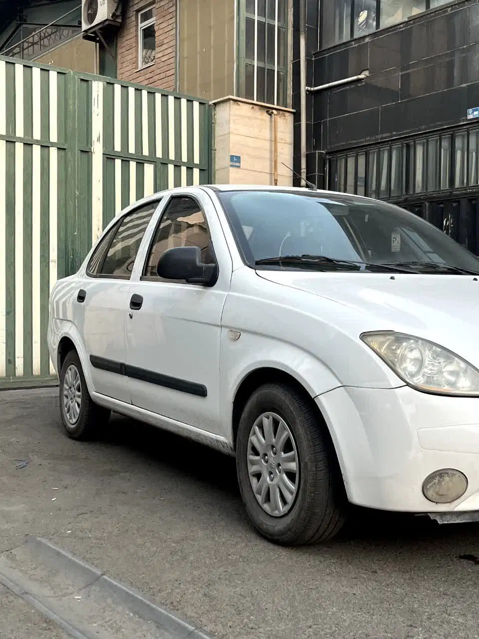 تیبا صندوق دار SX - 1392