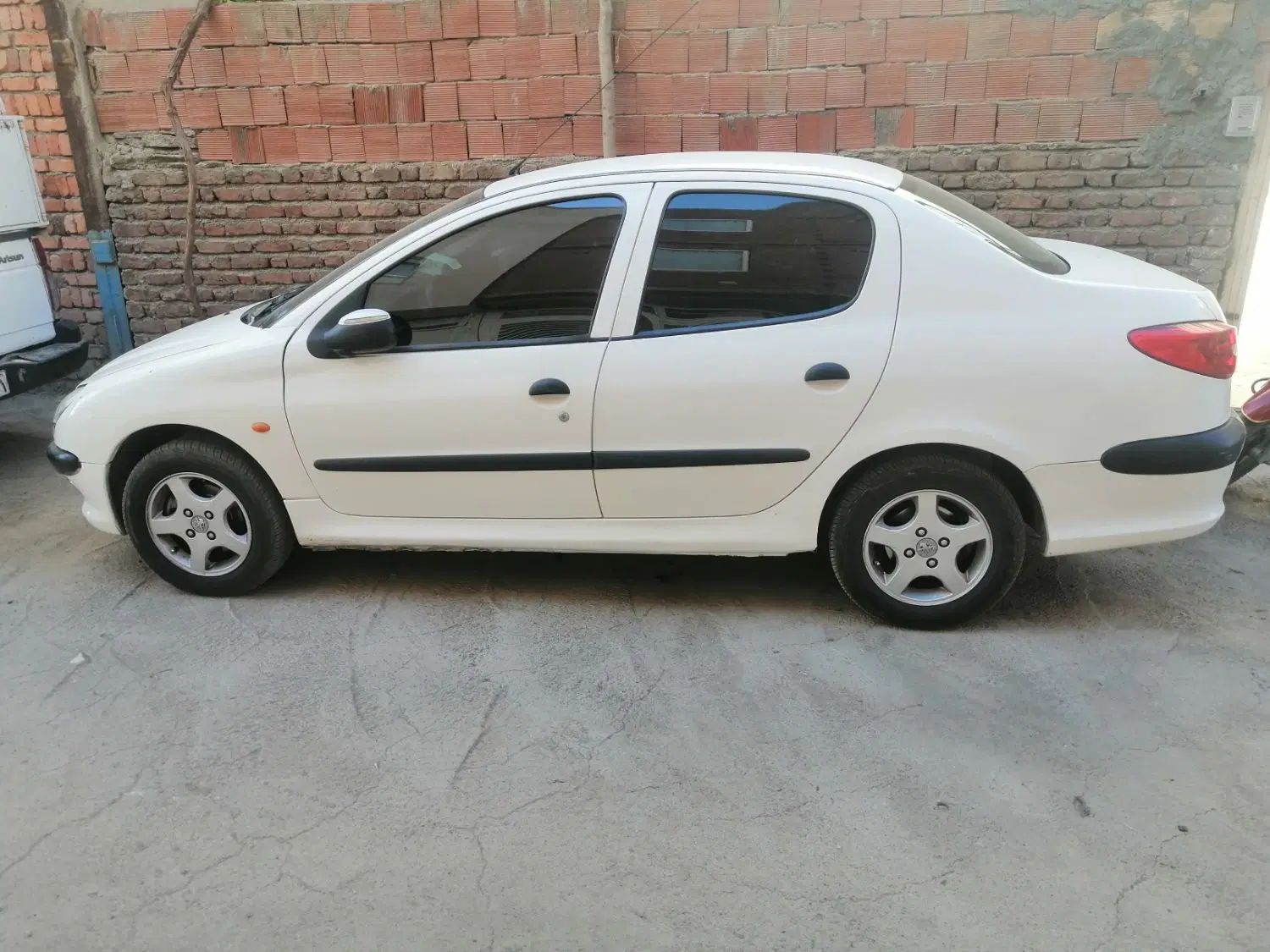پژو ۲۰۶ صندوق دار v8 - 1389