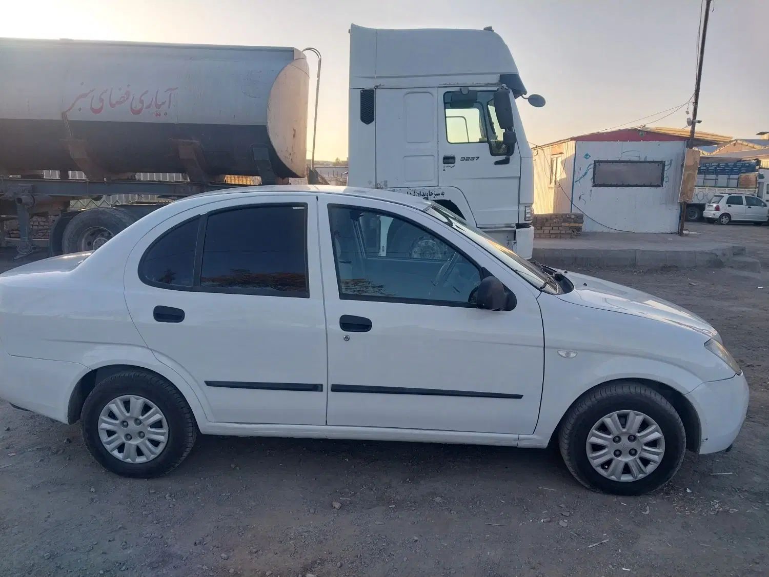 تیبا صندوق دار SX - 1401