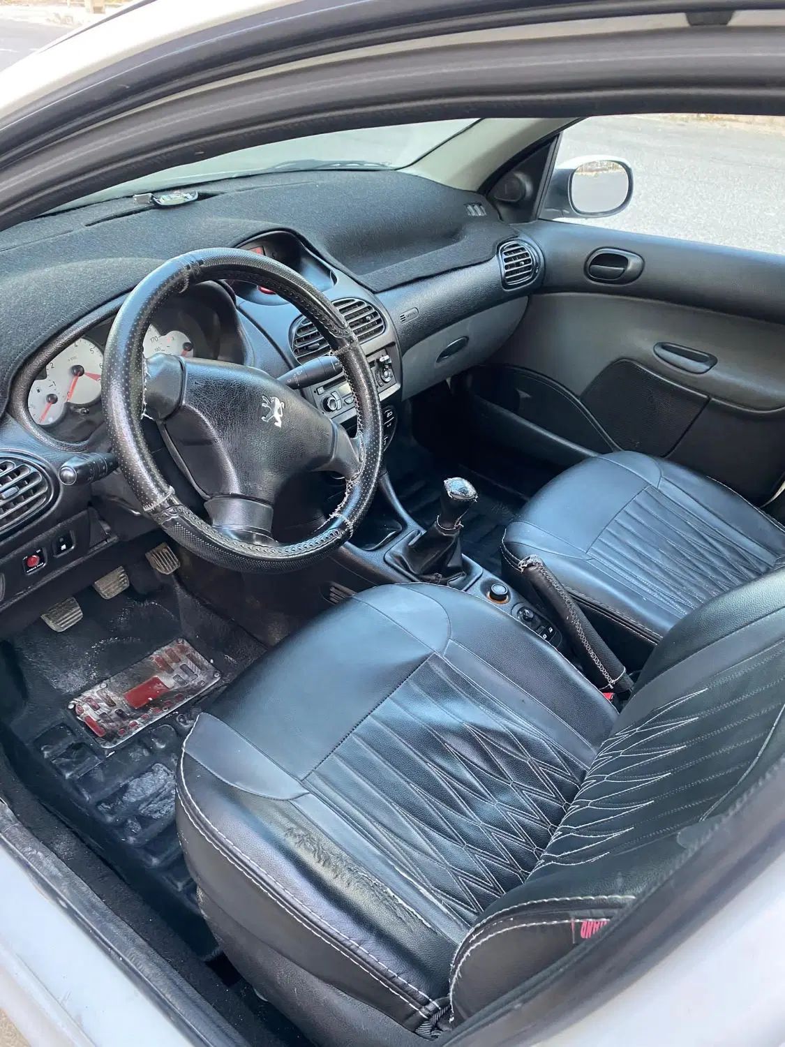 پژو ۲۰۶ صندوق دار v8 - 1398