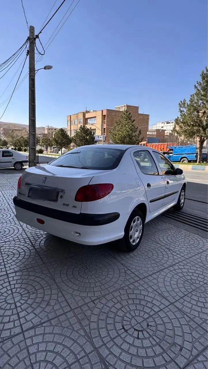 پژو ۲۰۶ صندوق دار v8 - 1398