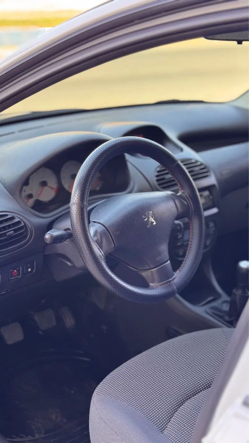 پژو ۲۰۶ صندوق دار v8 - 1398