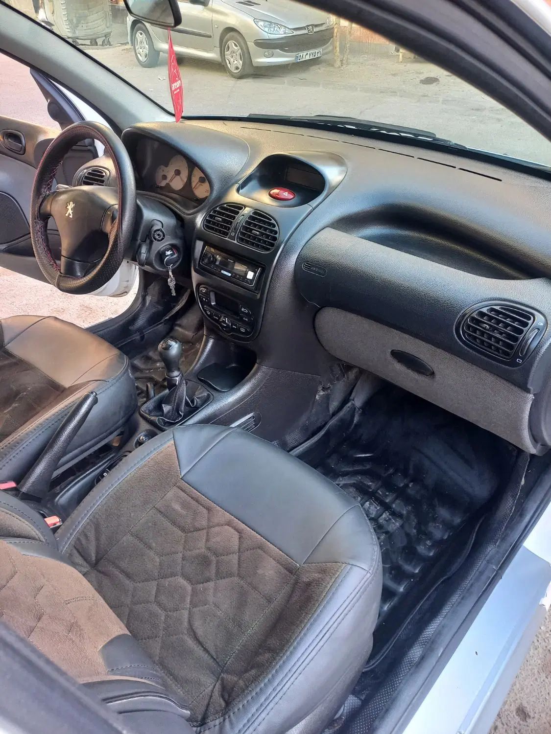 پژو ۲۰۶ صندوق دار v8 - 1393