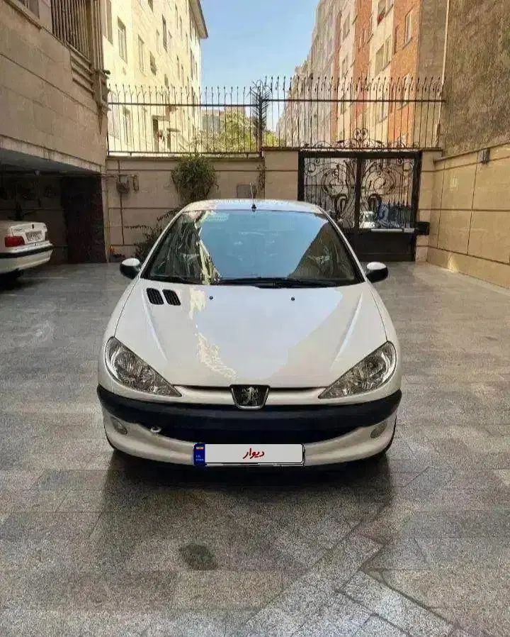 پژو ۲۰۶ صندوق دار v8 - 1393