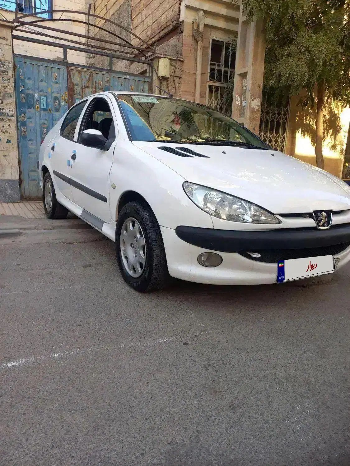 پژو ۲۰۶ صندوق دار v8 - 1393