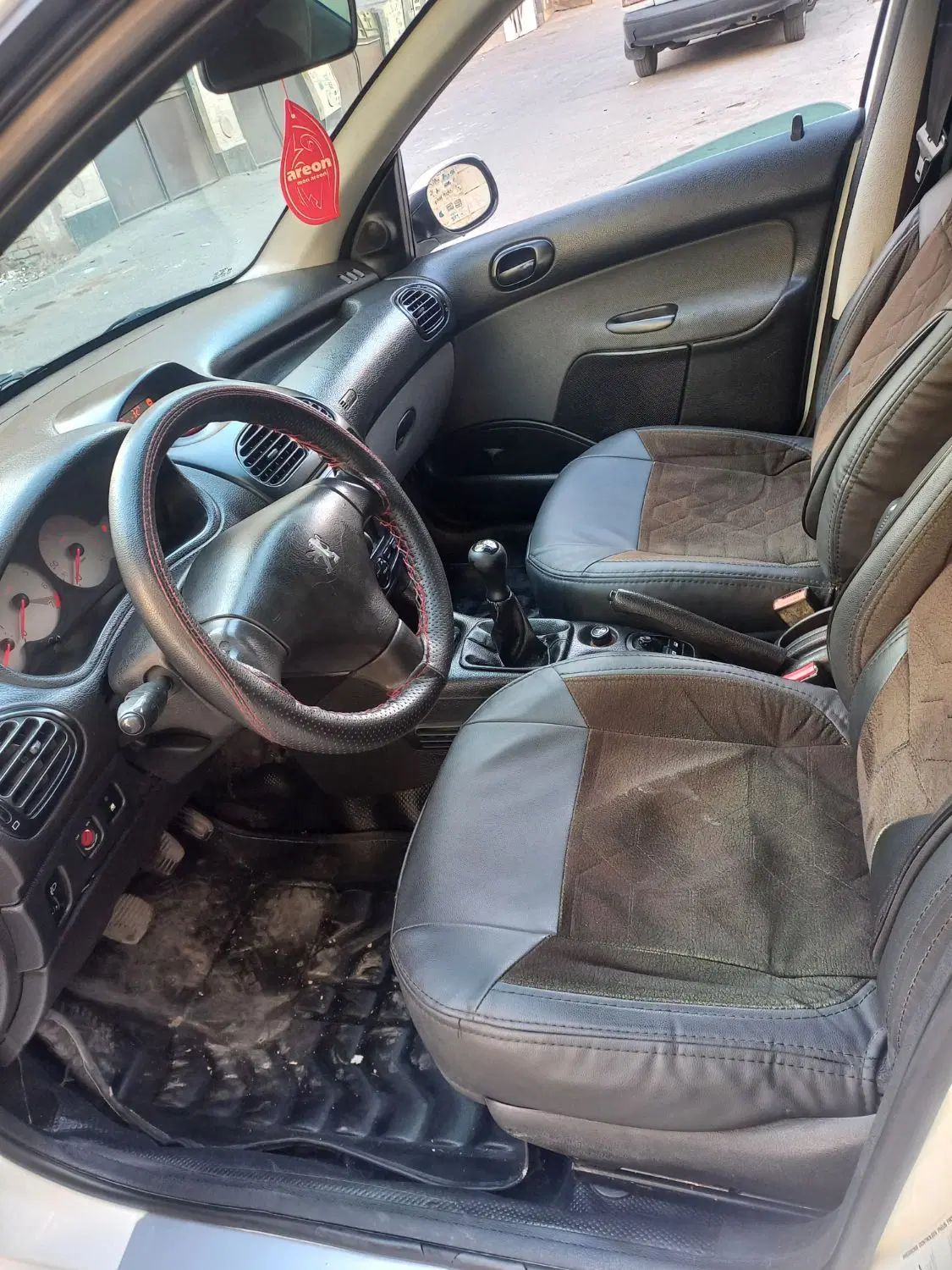 پژو ۲۰۶ صندوق دار v8 - 1393