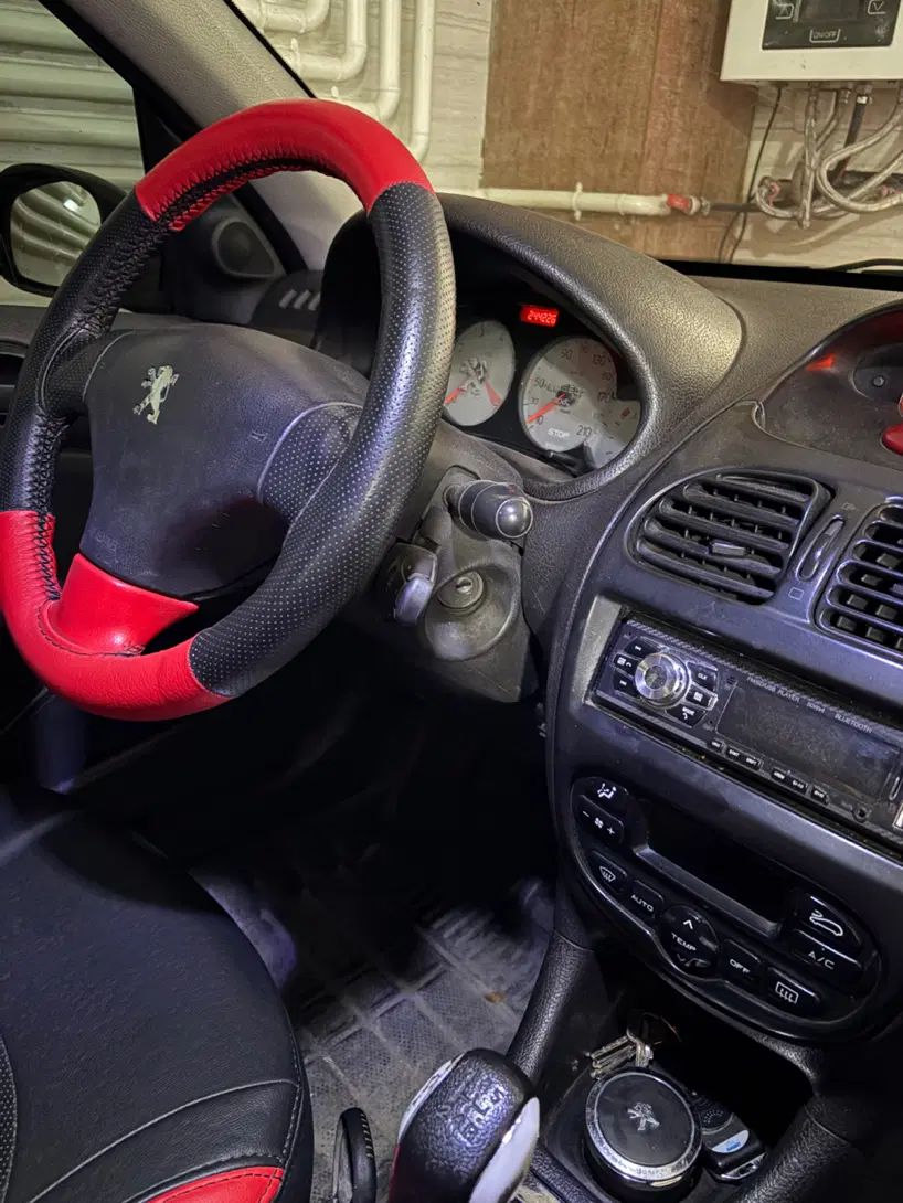 پژو ۲۰۶ صندوق دار v8 - 1393
