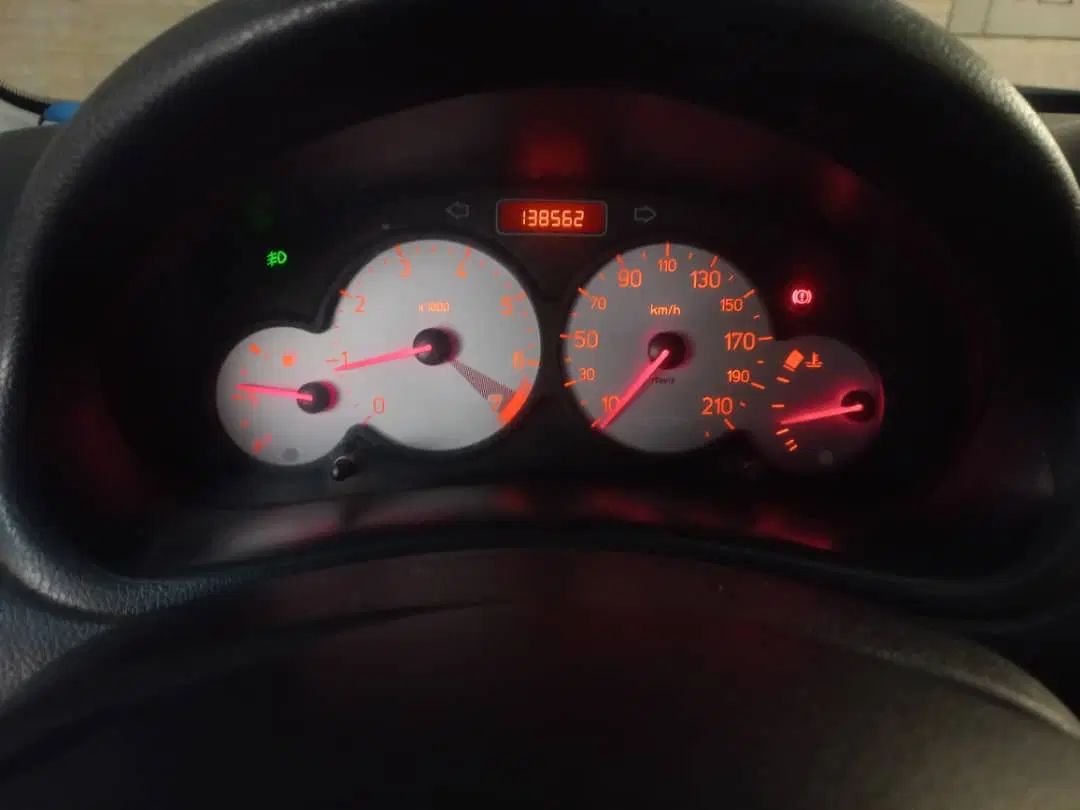 پژو ۲۰۶ صندوق دار v8 - 1394