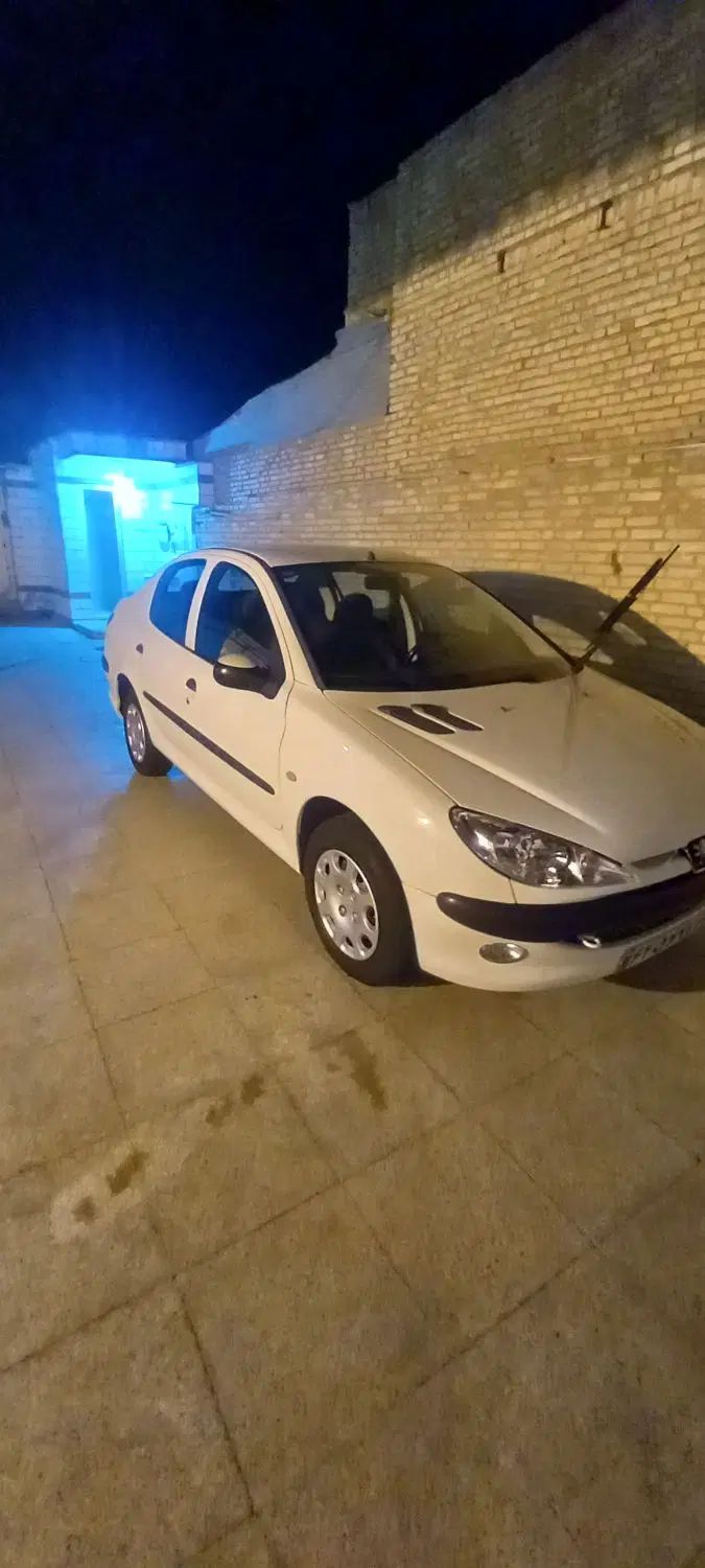 پژو ۲۰۶ صندوق دار v8 - 1393