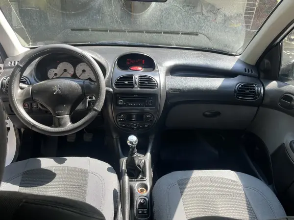 پژو ۲۰۶ صندوق دار v8 - 1396