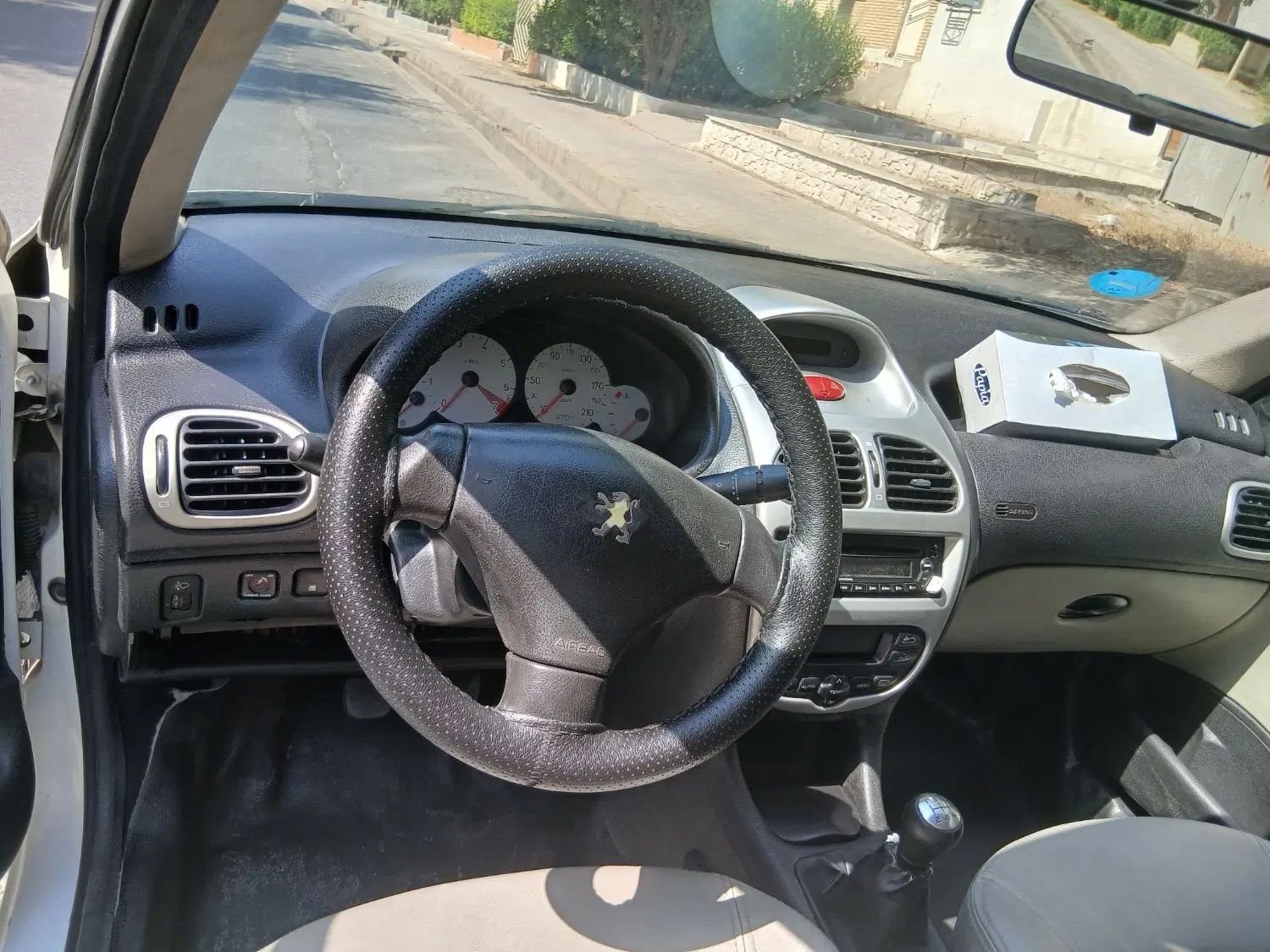 پژو ۲۰۶ صندوق دار v8 - 1390