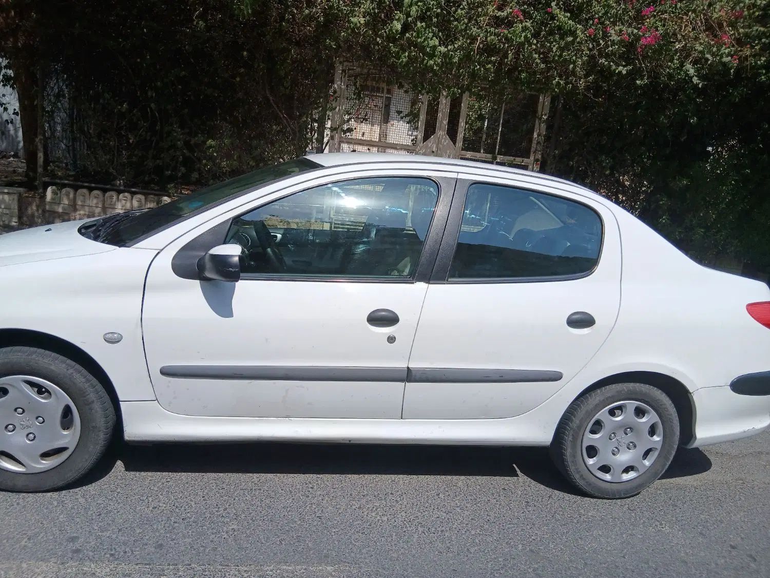 پژو ۲۰۶ صندوق دار v8 - 1390
