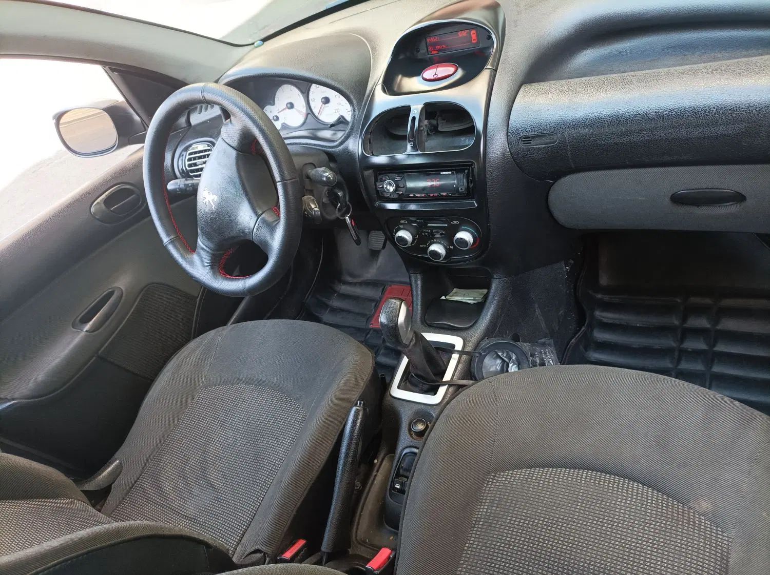 پژو ۲۰۶ صندوق دار v8 - 1395