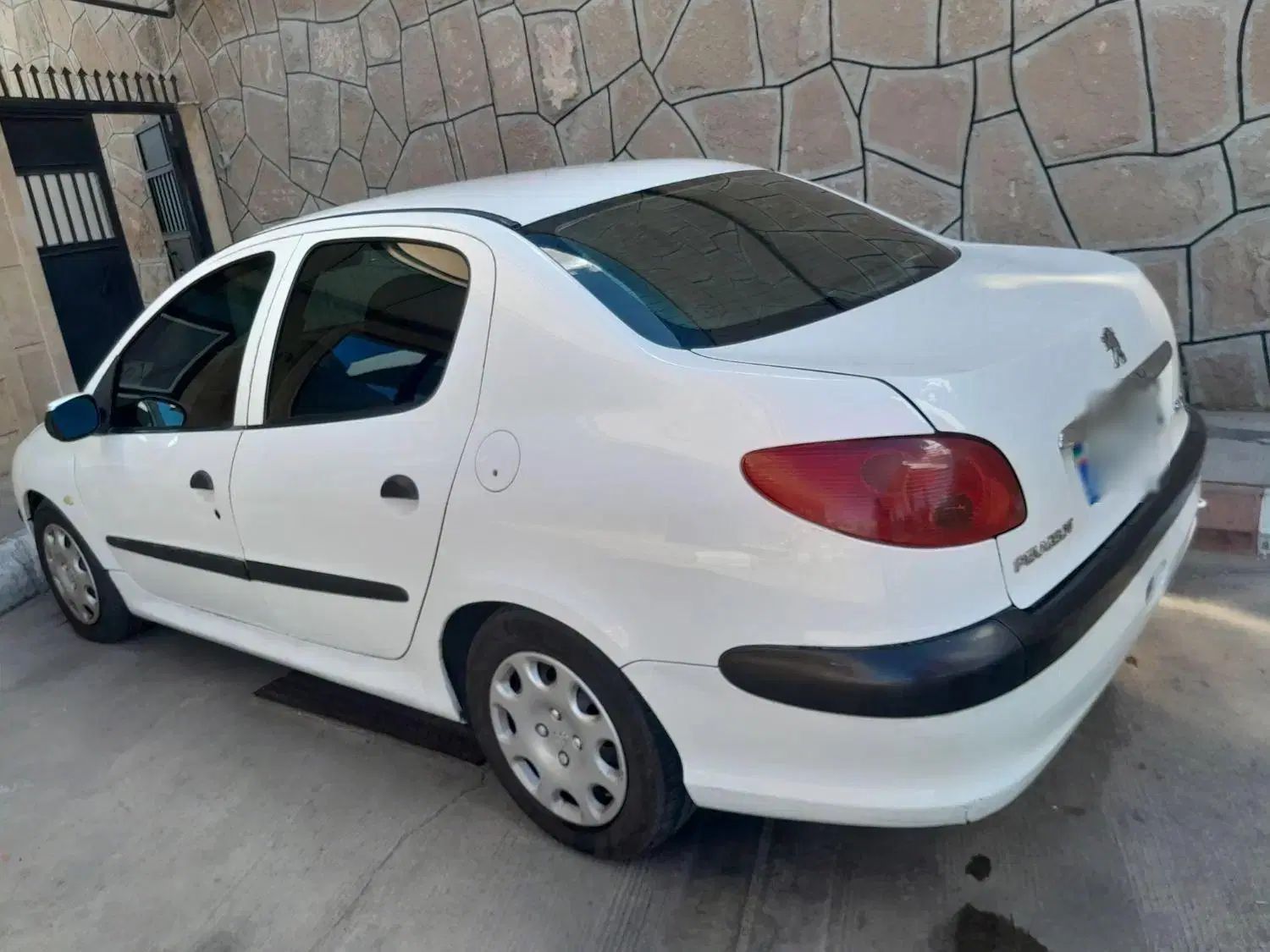 پژو ۲۰۶ صندوق دار v2 - 1390