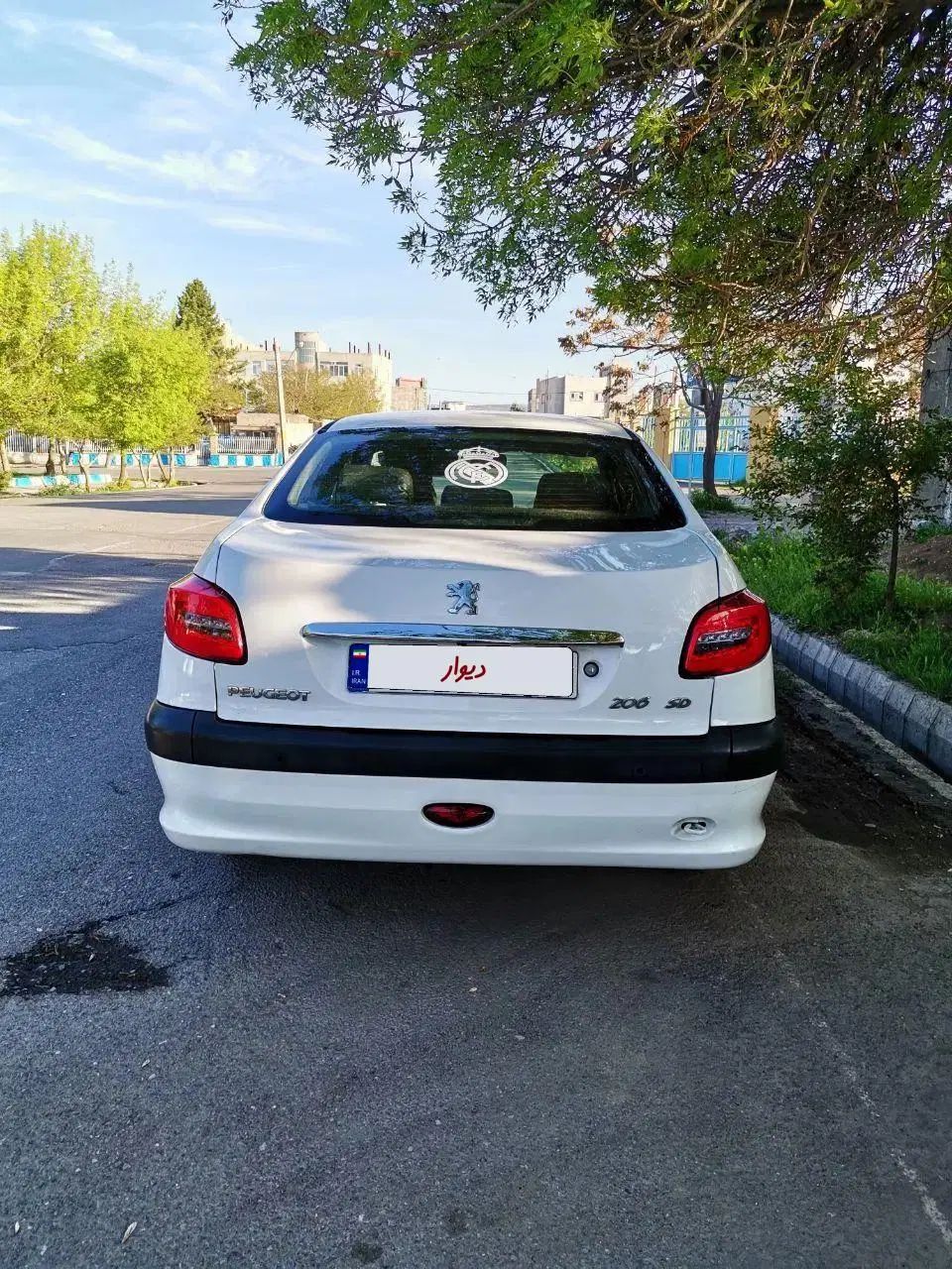 پژو ۲۰۶ صندوق دار v8 - 1393