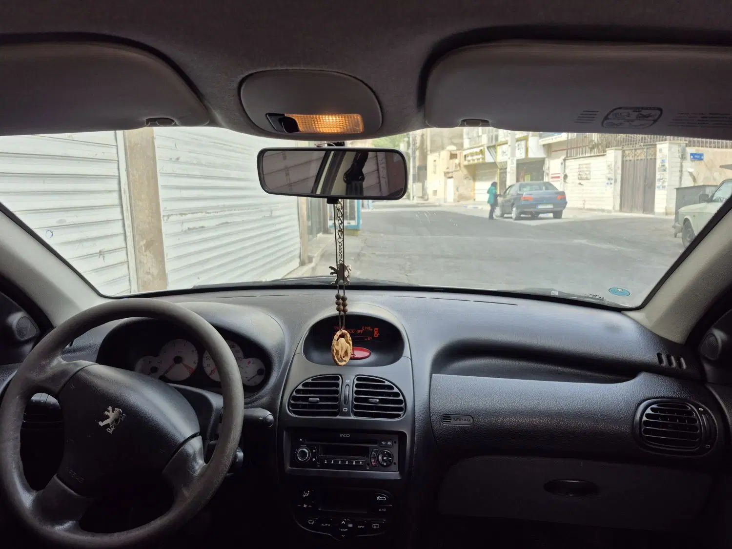 پژو ۲۰۶ صندوق دار v8 - 1396
