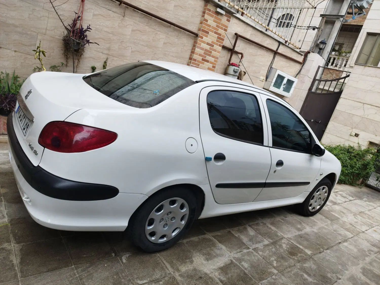 پژو ۲۰۶ صندوق دار v8 - 1390