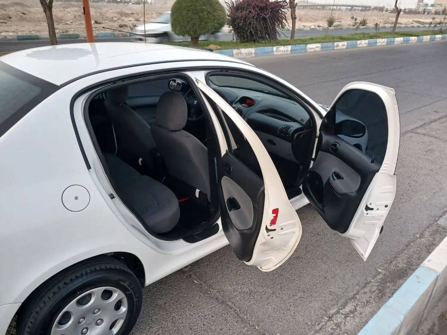 پژو ۲۰۶ صندوق دار v8 - 1396