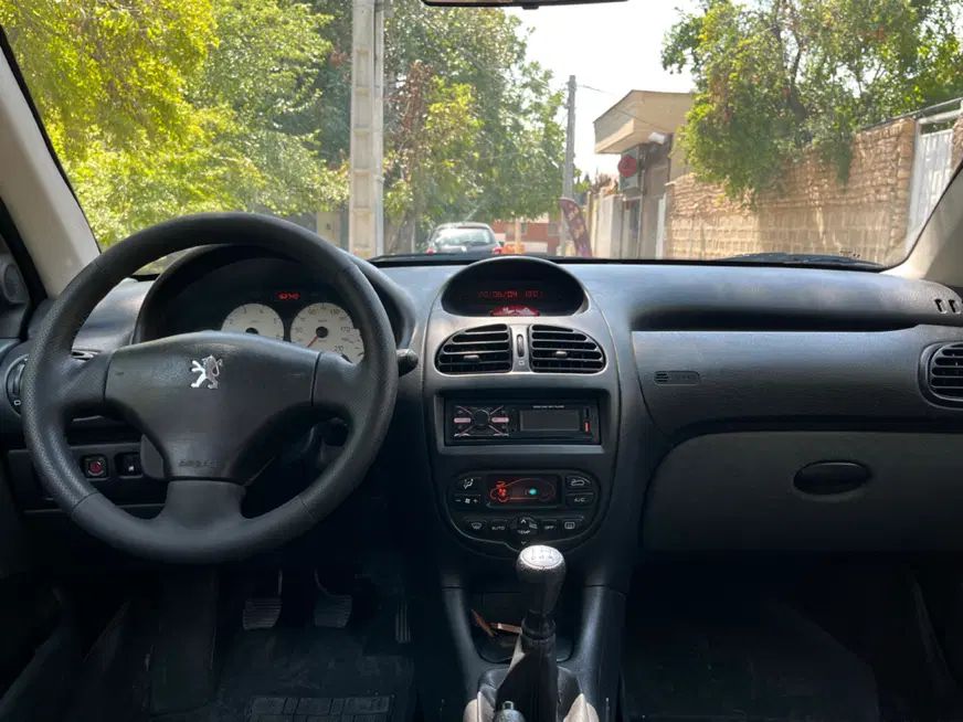 پژو ۲۰۶ صندوق دار v8 - 1391