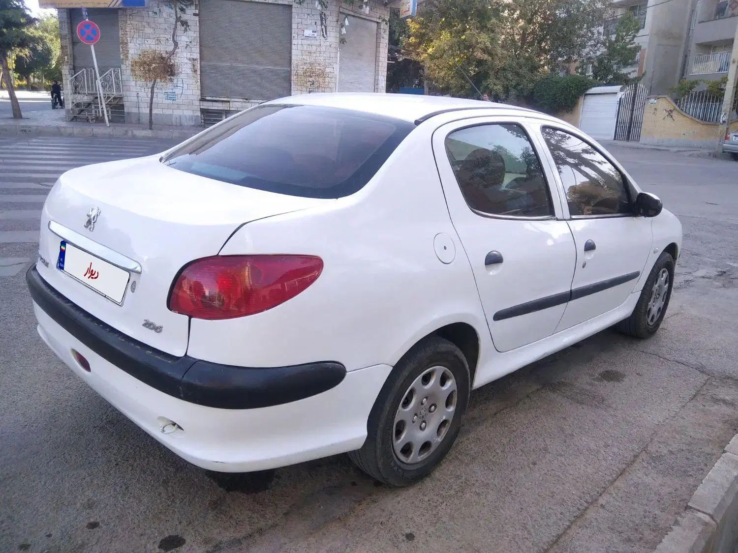 پژو ۲۰۶ صندوق دار v2 - 1392