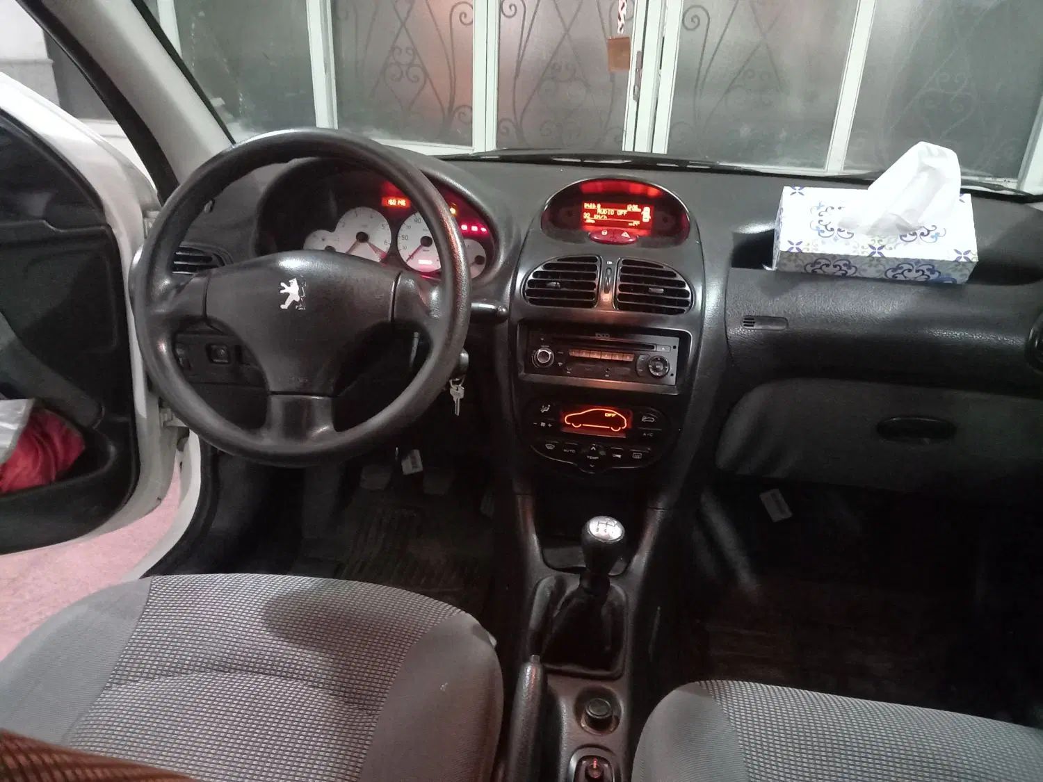 پژو ۲۰۶ صندوق دار v8 - 1395