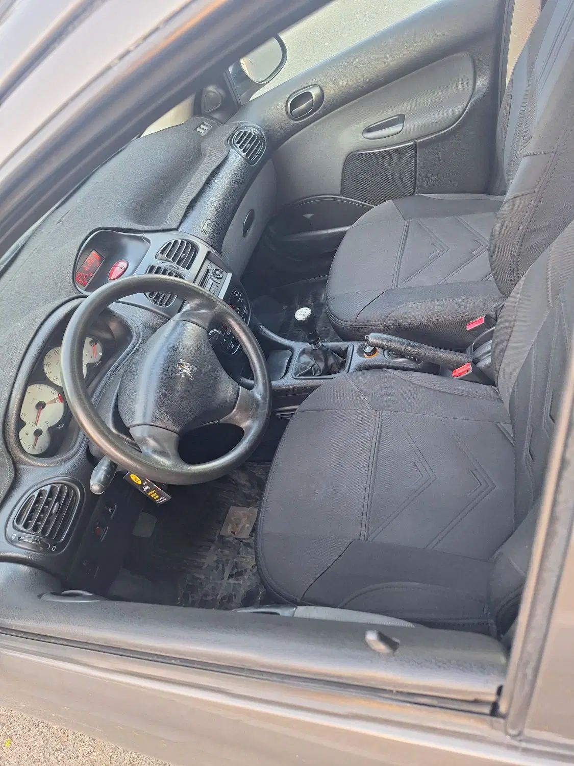 پژو ۲۰۶ صندوق دار v8 - 1395
