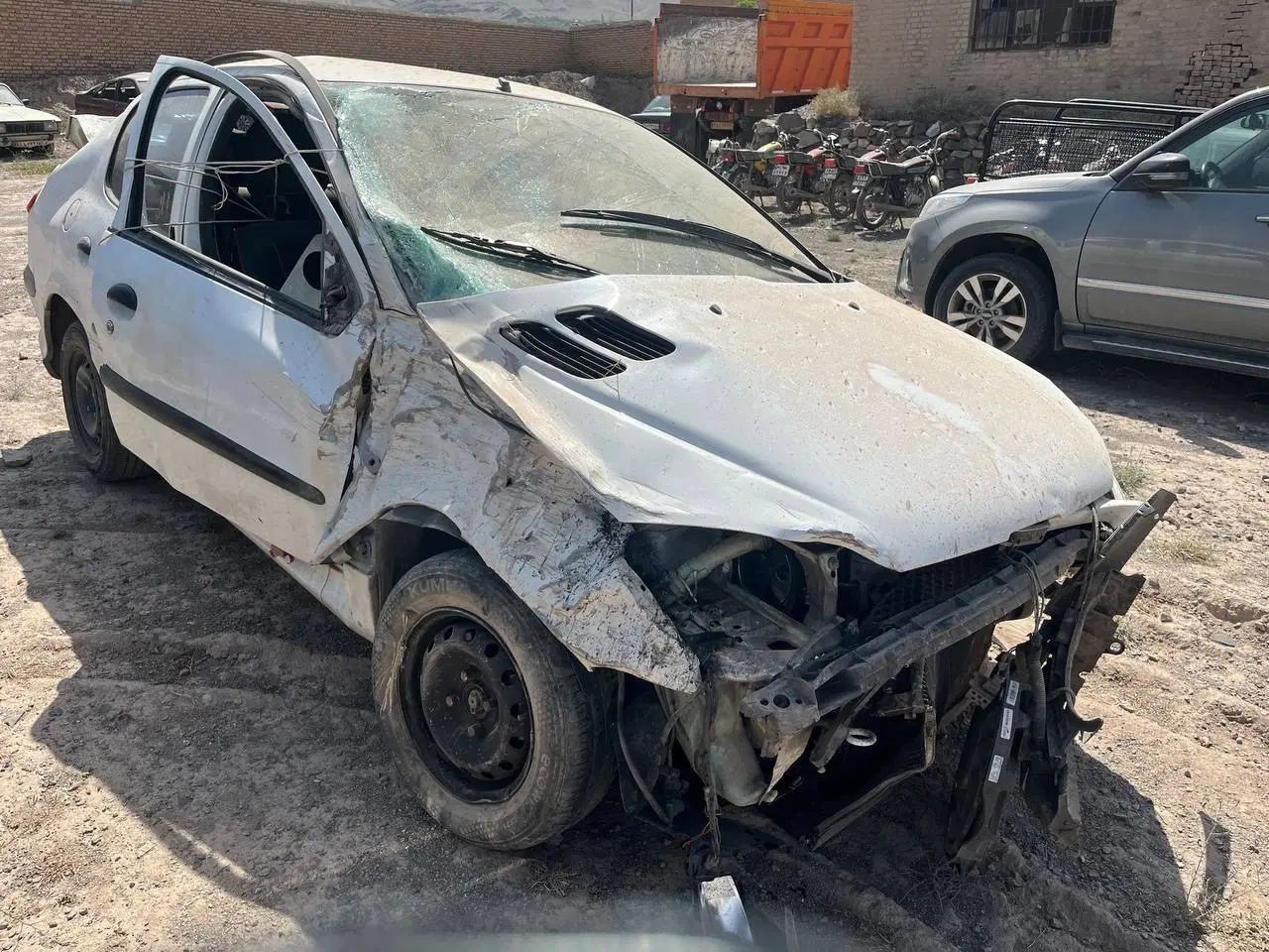 پژو ۲۰۶ صندوق دار v8 - 1396