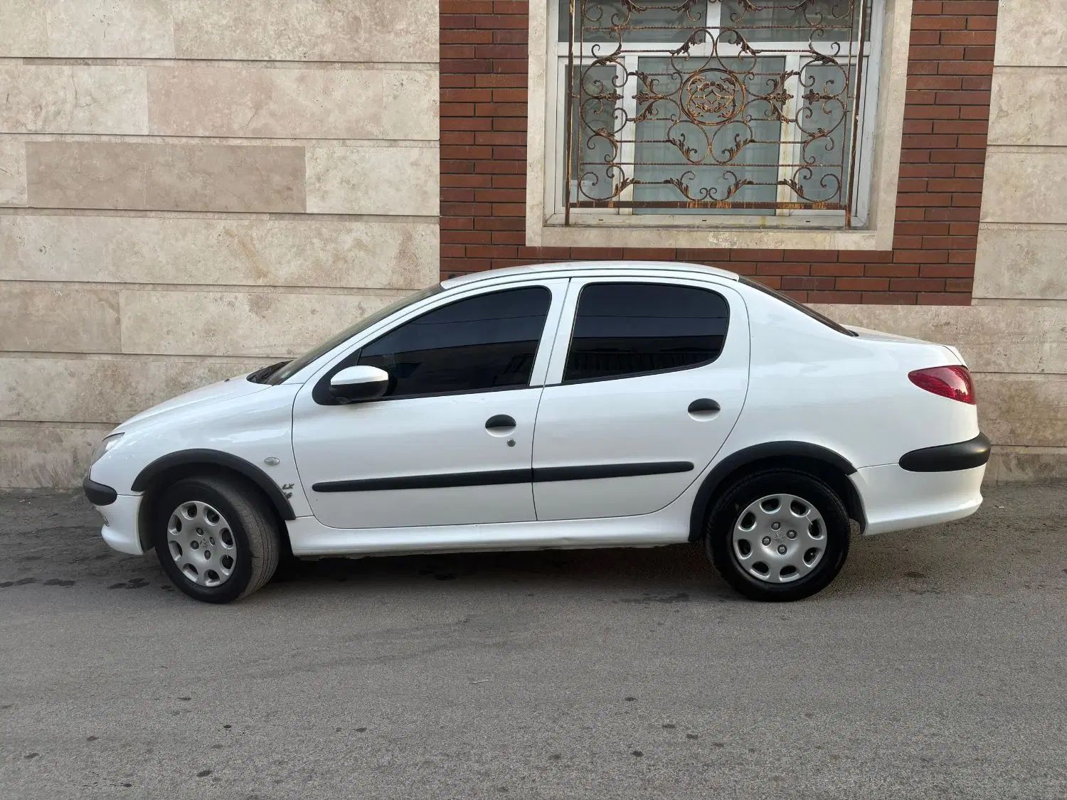 پژو ۲۰۶ صندوق دار v8 - 1393