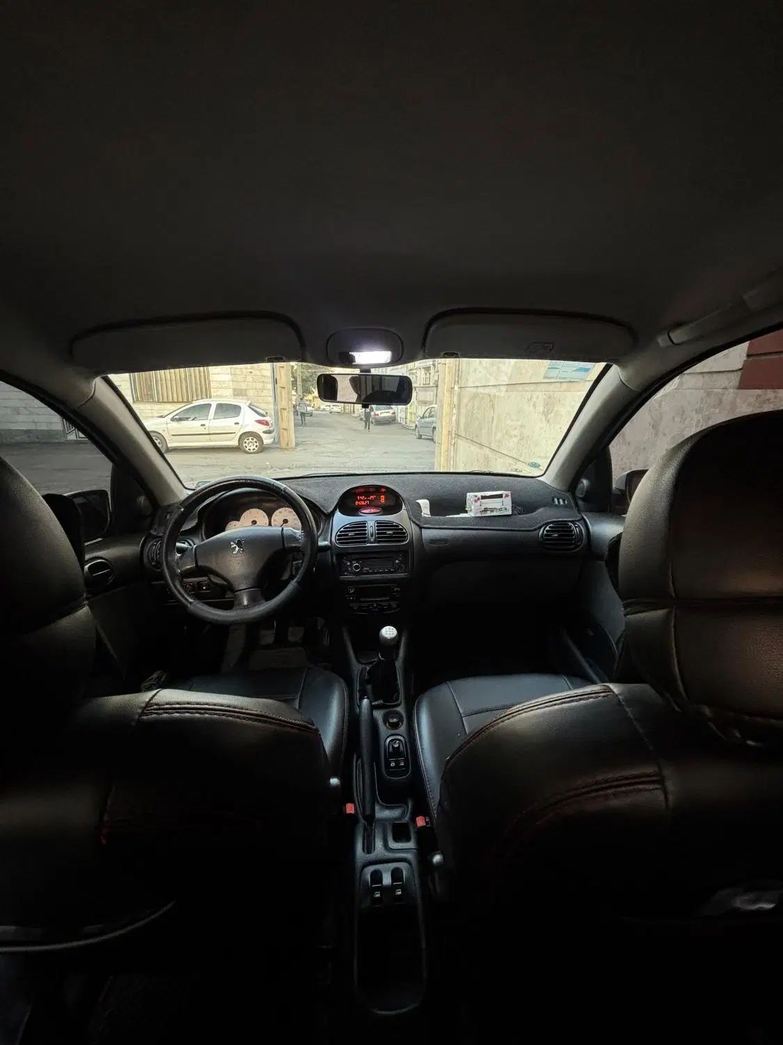 پژو ۲۰۶ صندوق دار v8 - 1393