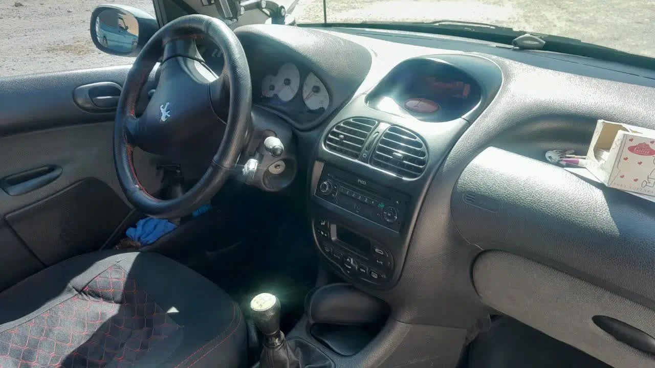 پژو ۲۰۶ صندوق دار v8 - 1393