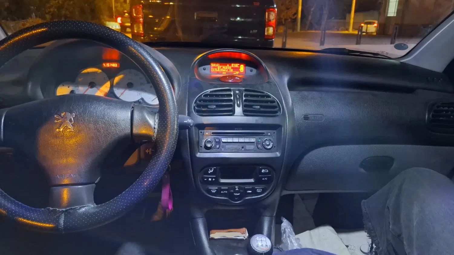 پژو ۲۰۶ صندوق دار v8 - 1397