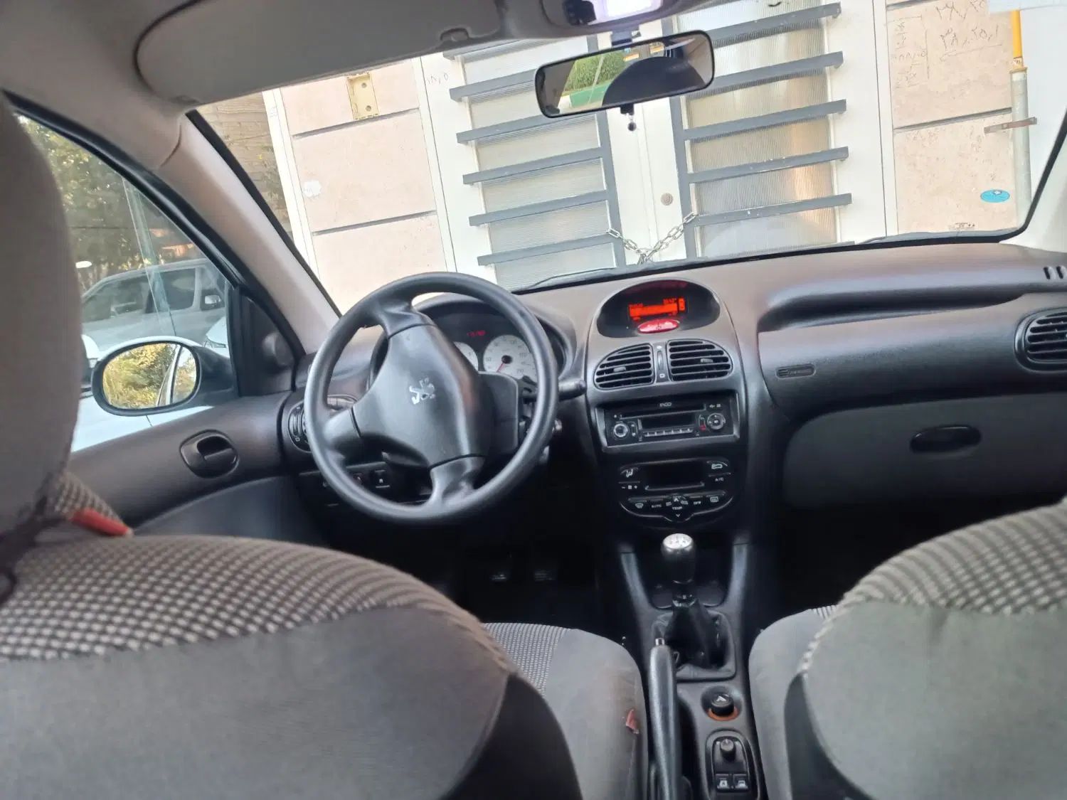 پژو ۲۰۶ صندوق دار v8 - 1396