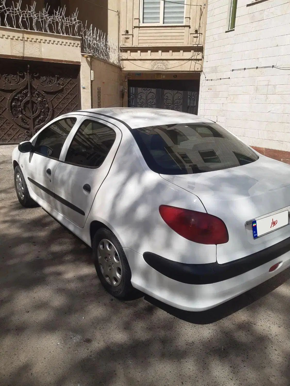 پژو ۲۰۶ صندوق دار v8 - 1396