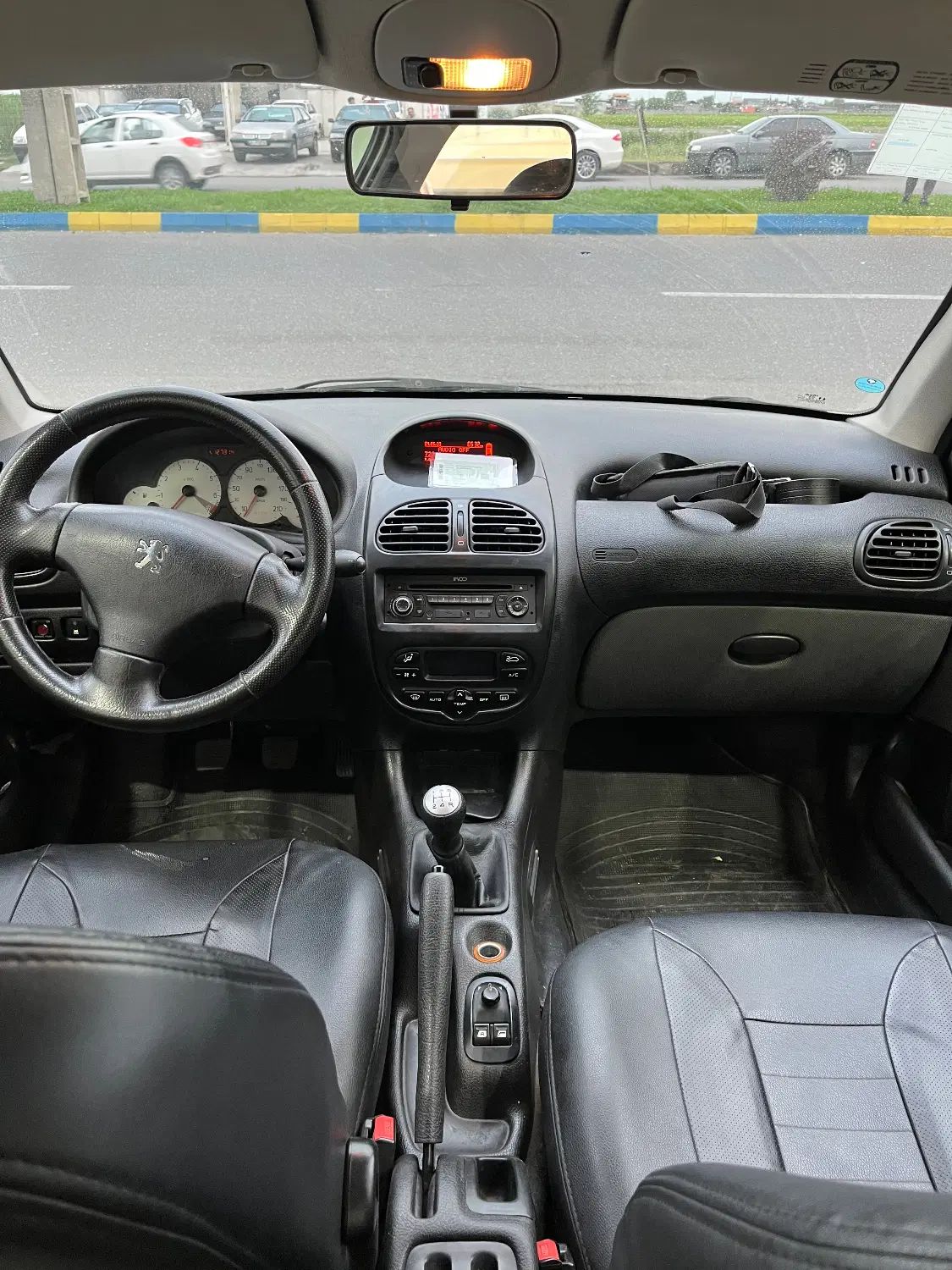 پژو ۲۰۶ صندوق دار v8 - 1397