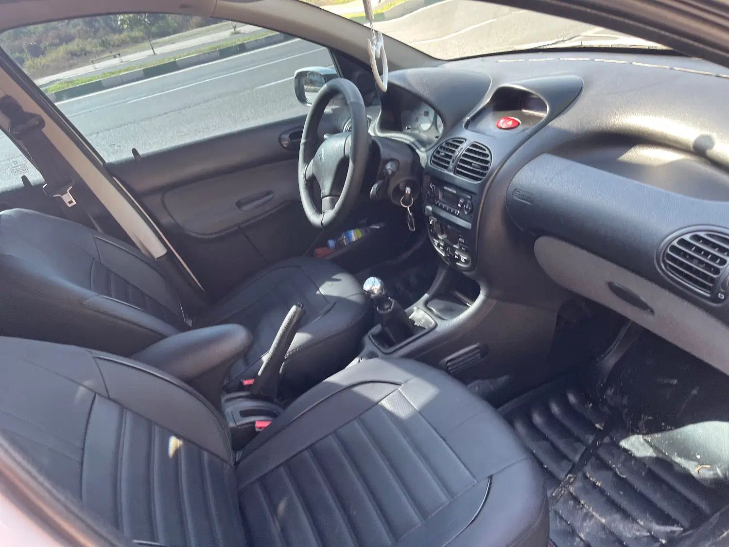 پژو ۲۰۶ صندوق دار v8 - 1400