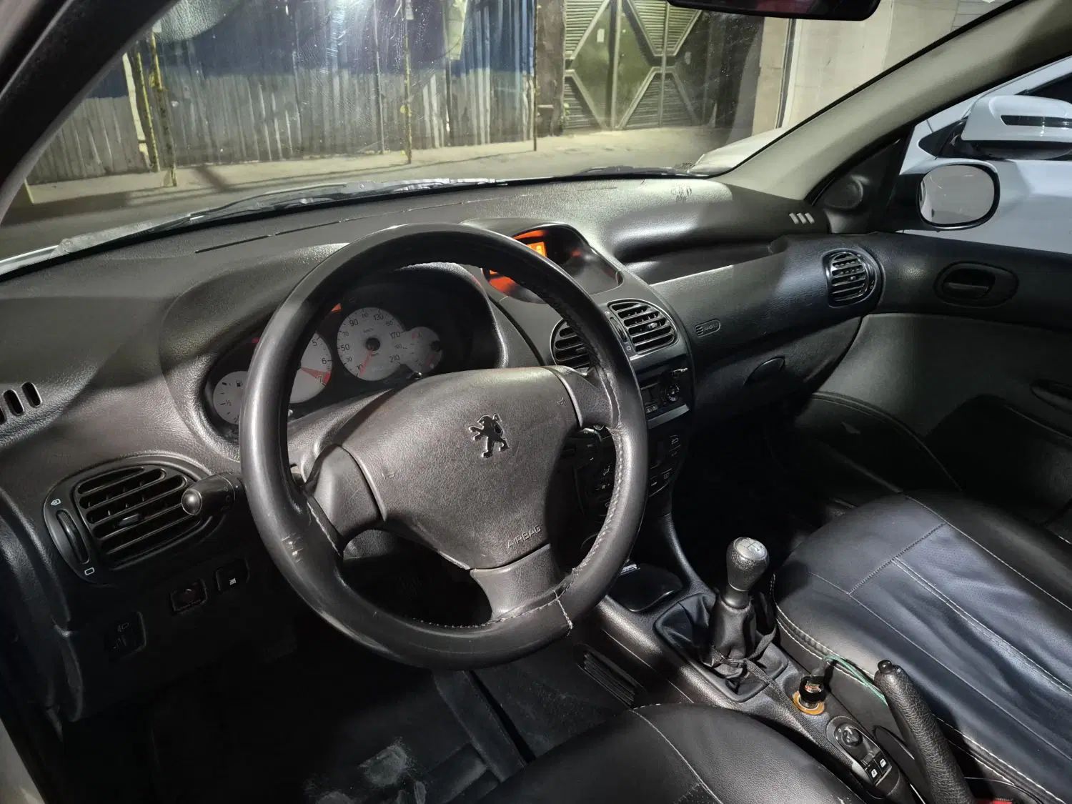 پژو ۲۰۶ صندوق دار v8 - 1398