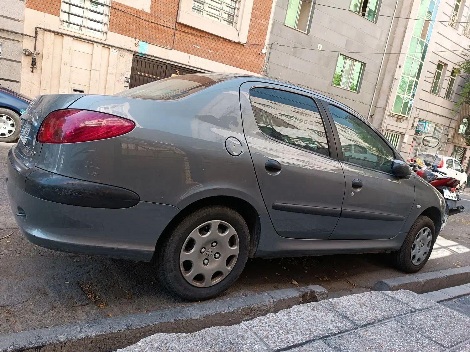 پژو ۲۰۶ صندوق دار v8 - 1390