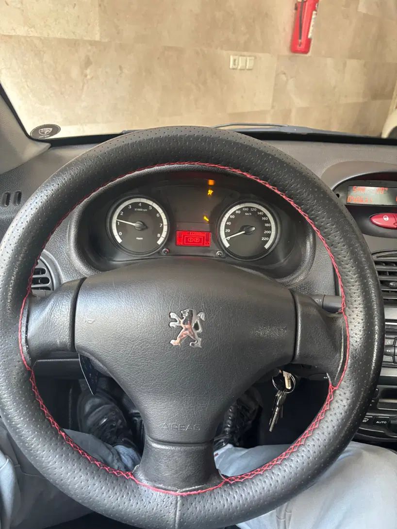 پژو ۲۰۶ صندوق دار v8 - 1392